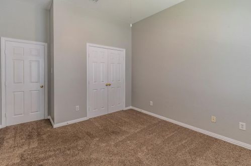 1405 Glen Hollow Ln, Lewisville TX  75028-3870 exterior