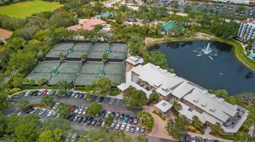 8315 Excalibur Cir, Naples FL  34108-7724 exterior