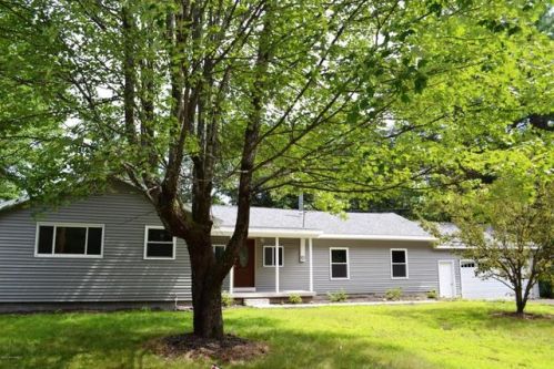 10 Baker Rd, Glens Falls, NY 12804-8111