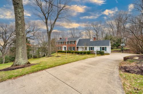 1901 Highgate Rd, Pittsburgh, PA 15241-2210