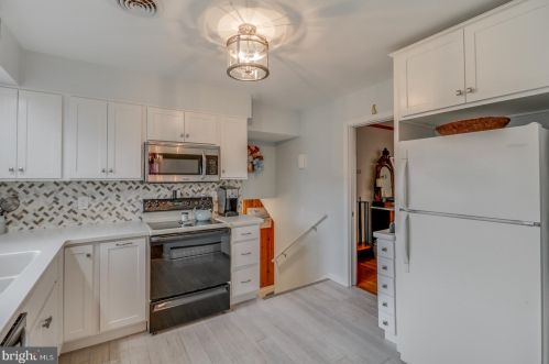 121 School Pl, Slaughter Beach DE  19963-1821 exterior