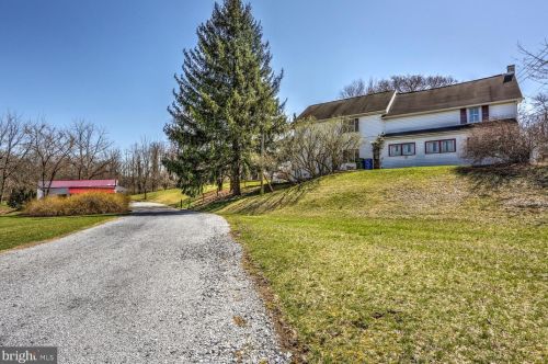 210 Hoernerstown Rd, Hummelstown PA  17036-9503 exterior