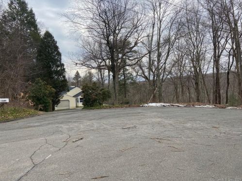 23 Fresh Meadow Rd, Upper Stepney CT  06468-1023 exterior