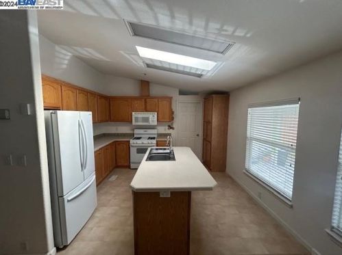176 Harbor Dr, Daly City CA  94014-2829 exterior