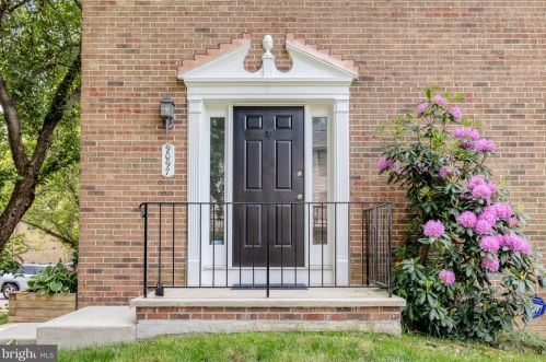 9097 Blarney Stone Ct, Springfield, VA 22152