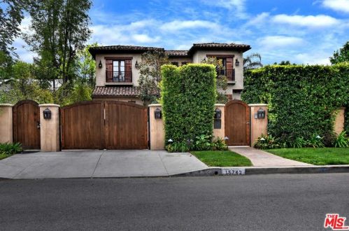 15742 Hartsook St, Van Nuys, CA 91436-1502