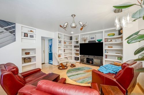 11225 Westonhill Dr, San Diego CA  92126-1447 exterior