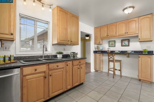 187 Manor Dr, West Pittsburg, CA 94565-3239