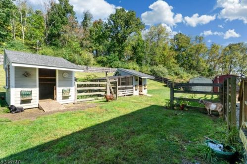 54 Morris Ave, Fredon NJ  07860-4900 exterior