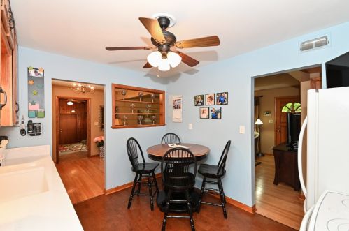 1524 El Rancho Dr, Thiensville WI  53092-5623 exterior