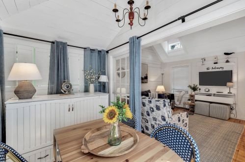 36 Brant Rock Rd, Mashpee MA 02649-4761 exterior