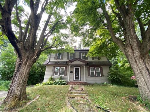 694 Chestnut St, Meadville, PA 16335-2304