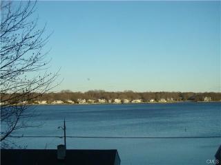 40 Island Heights Cir, Stamford, CT 06902-5434