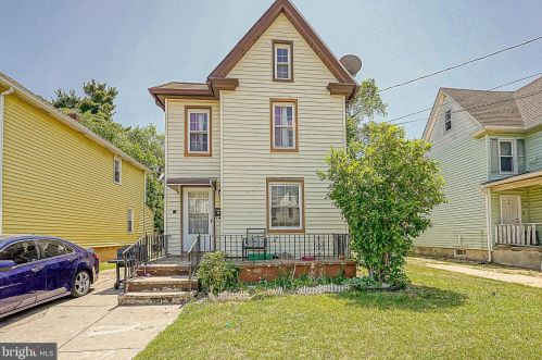 18 Roosevelt St, West Deptford, NJ 08066-1027