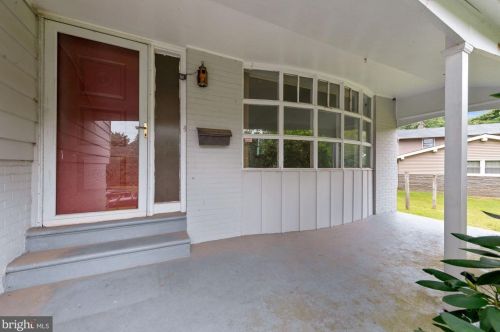 290 Buttonwood Ln, Riverton, NJ 08077-2454