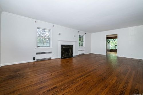 353 Hussey Rd, Mount Vernon NY  10552-2305 exterior