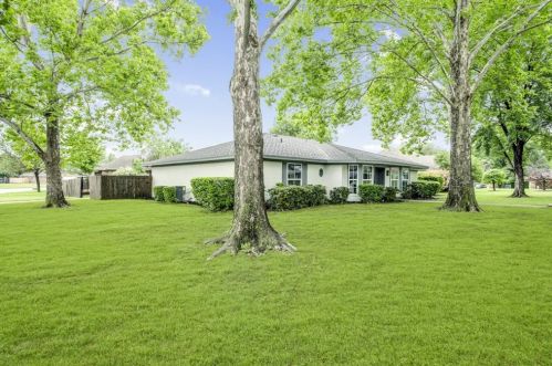 9012 Hunters Glen Trl, Fort Worth, TX 76120-2814