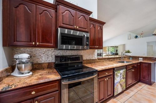 107 Hawthorne Cir, Fort Pierce FL 34953-3524 exterior