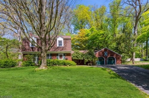 15 Walsh Way, Greystone Park, NJ 07950-1916