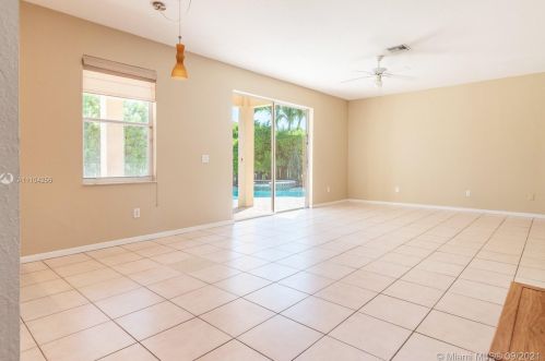 913 168 Ave, Hollywood FL 33028-2021 exterior