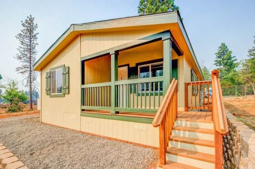 1808 Rock House Ln, Paradise CA  95969-2924 exterior