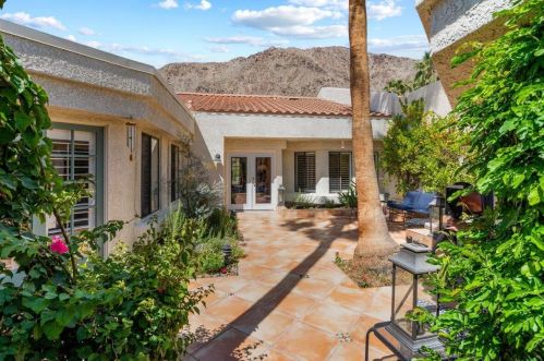 49205 Avenida Vista Bonita, La Quinta CA  92253-2534 exterior