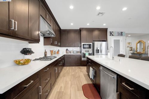 1611 Red Pheasant Ln, Manteca CA  95337 exterior