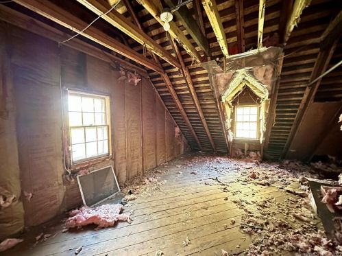 214 Berkshire Rd, Sandy Hook CT  06482-1548 exterior