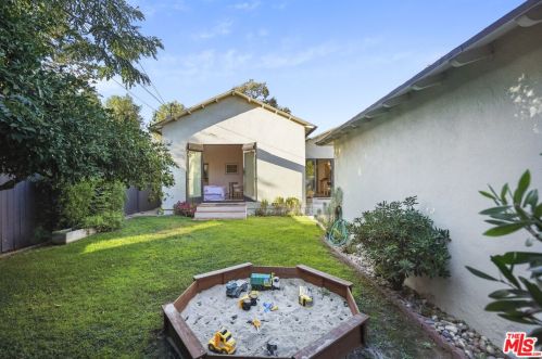 12202 Hartsook St, North Hollywood CA  91601-3961 exterior