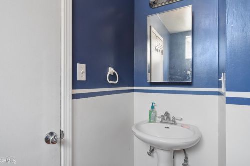 4973 Strickland Dr, Oxnard CA  93036-1052 exterior