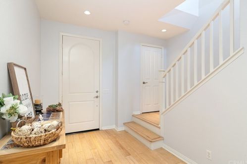 121 Blaze, Irvine CA  92618-1507 exterior