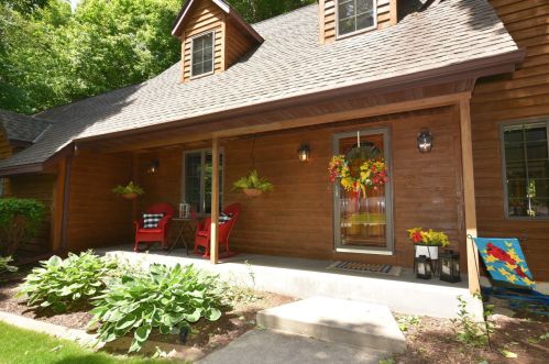 1340 Hans St, West Bend, WI 53090-1996