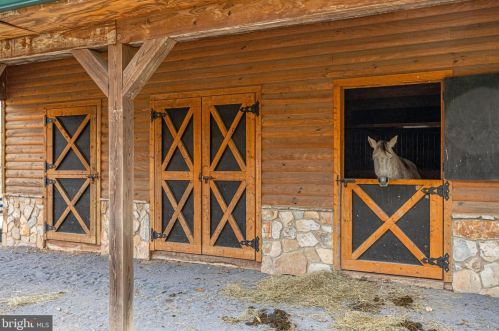 3714 Mountain Rd, Haymarket VA  20169-1739 exterior