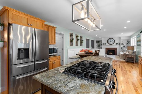 49 Sandy Ln, Dover NH  03820-5900 exterior