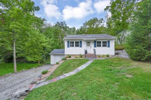 5 Old Spackenkill Rd, Poughkeepsie, NY 12603-4705