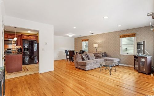 210 Lowell Ave, Floral Park NY  11001-1535 exterior