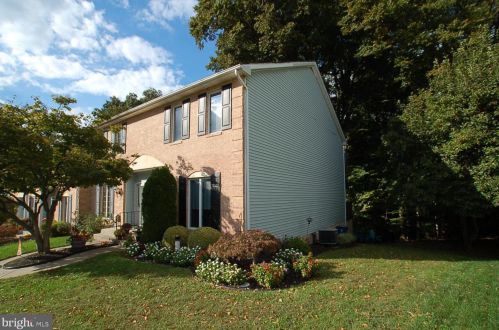 4825 Weatherhill Dr, Wilmington DE  19808-4376 exterior