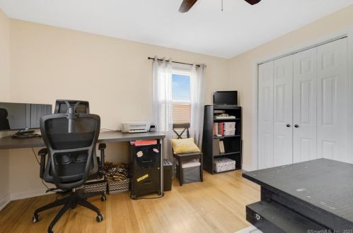 11 Peter Parley Row, Kensington CT  06037-3123 exterior