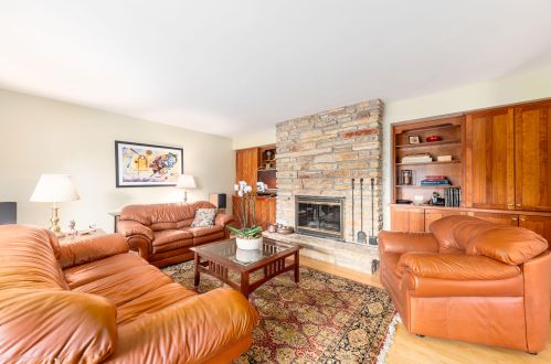 9569 Upham Ave, Milwaukee, WI 53228-3529