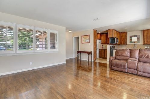 6928 Yellowstone Dr, Riverside CA  92506-3927 exterior