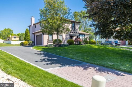 72 Gregory Pl, Southampton, PA 18954-1319