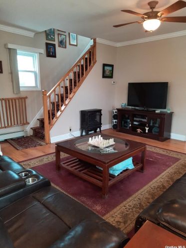 72 Winganhauppauge Rd, Islip Manor NY  11751-2613 exterior