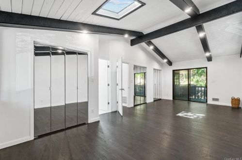 74 Greenwood Ln, White Plains NY  10607-1020 exterior