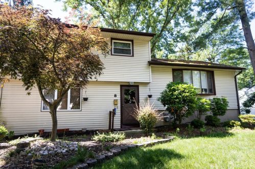 8 Branton Dr, East Brunswick, NJ 08816-4205