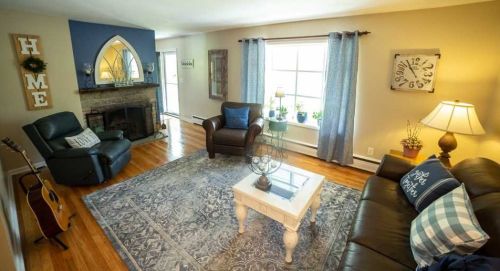 58 Gold Rd, New Hamburg, NY 12590-3406