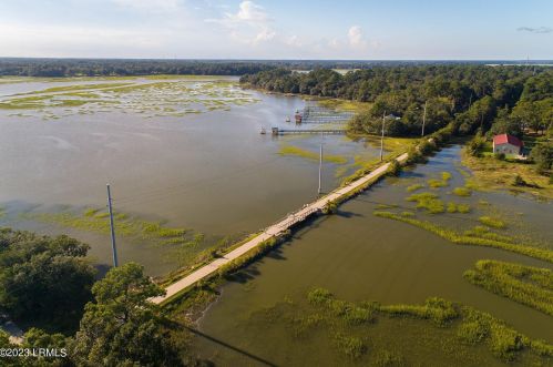 1305 Broad St, Beaufort SC  29902-6373 exterior
