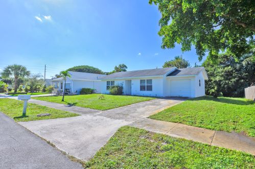 228 9th Ave, Delray Beach FL  33444-2756 exterior
