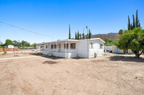 19841 Grand Ave, Lake Elsinore CA  92530-6432 exterior