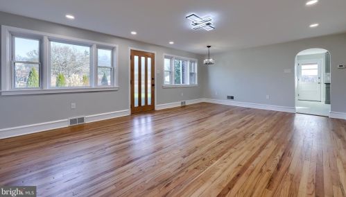 124 Millersville Rd, Lancaster PA  17603-4220 exterior