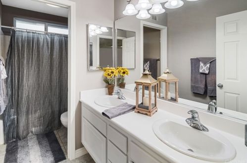 42240 Ridge View Dr, Lancaster CA 93536-7382 exterior